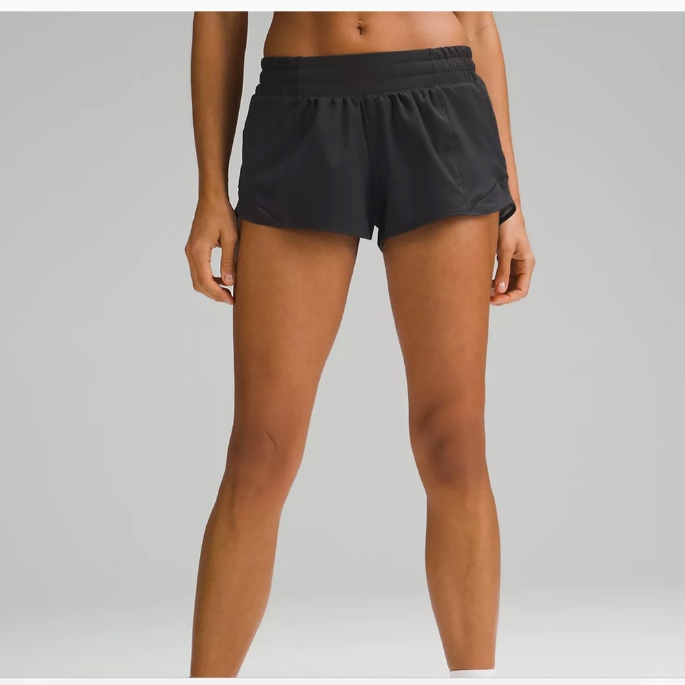 Lululemon Hotty hot low rise short 2.5”